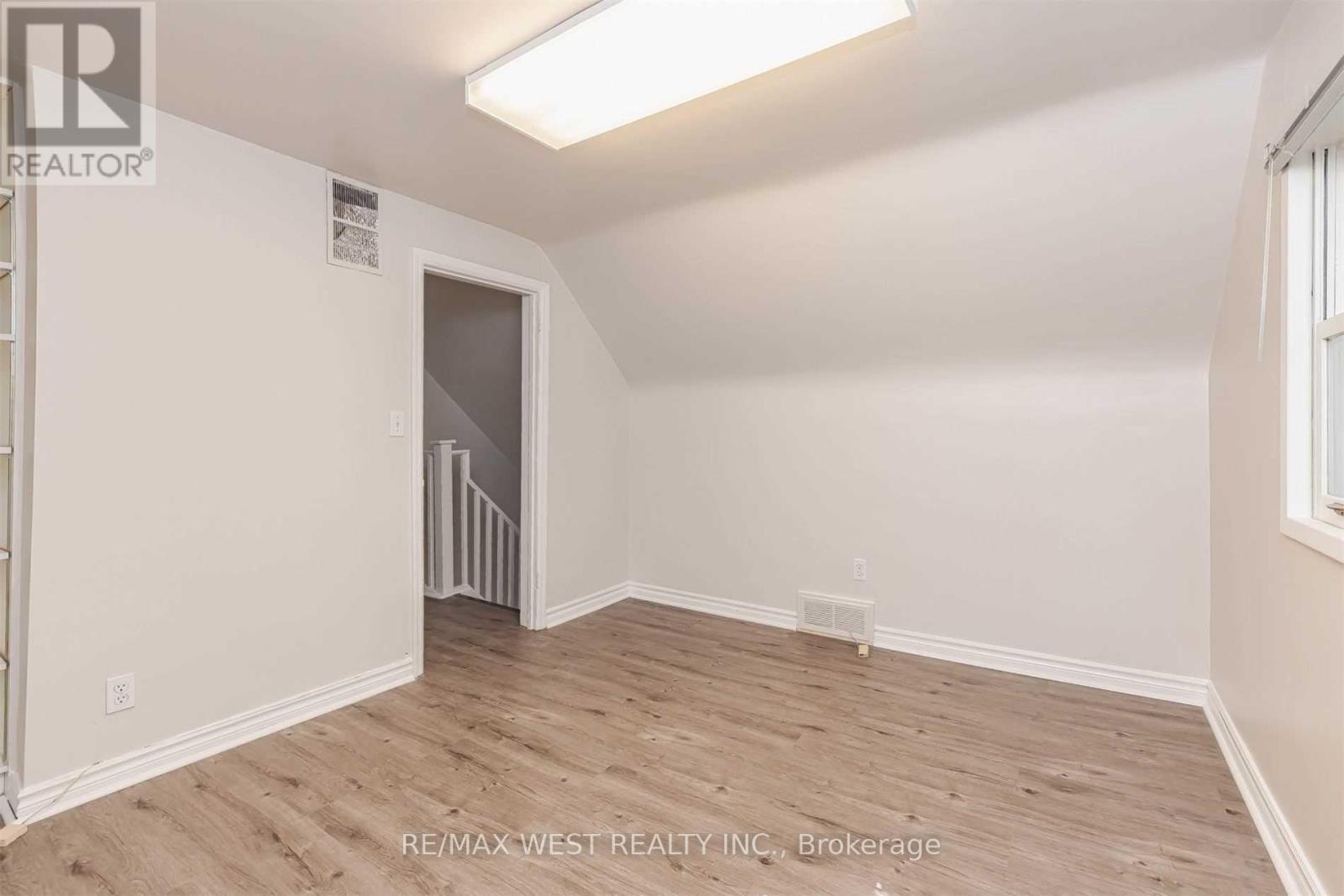 35 Queen Street S, Mississauga, ON