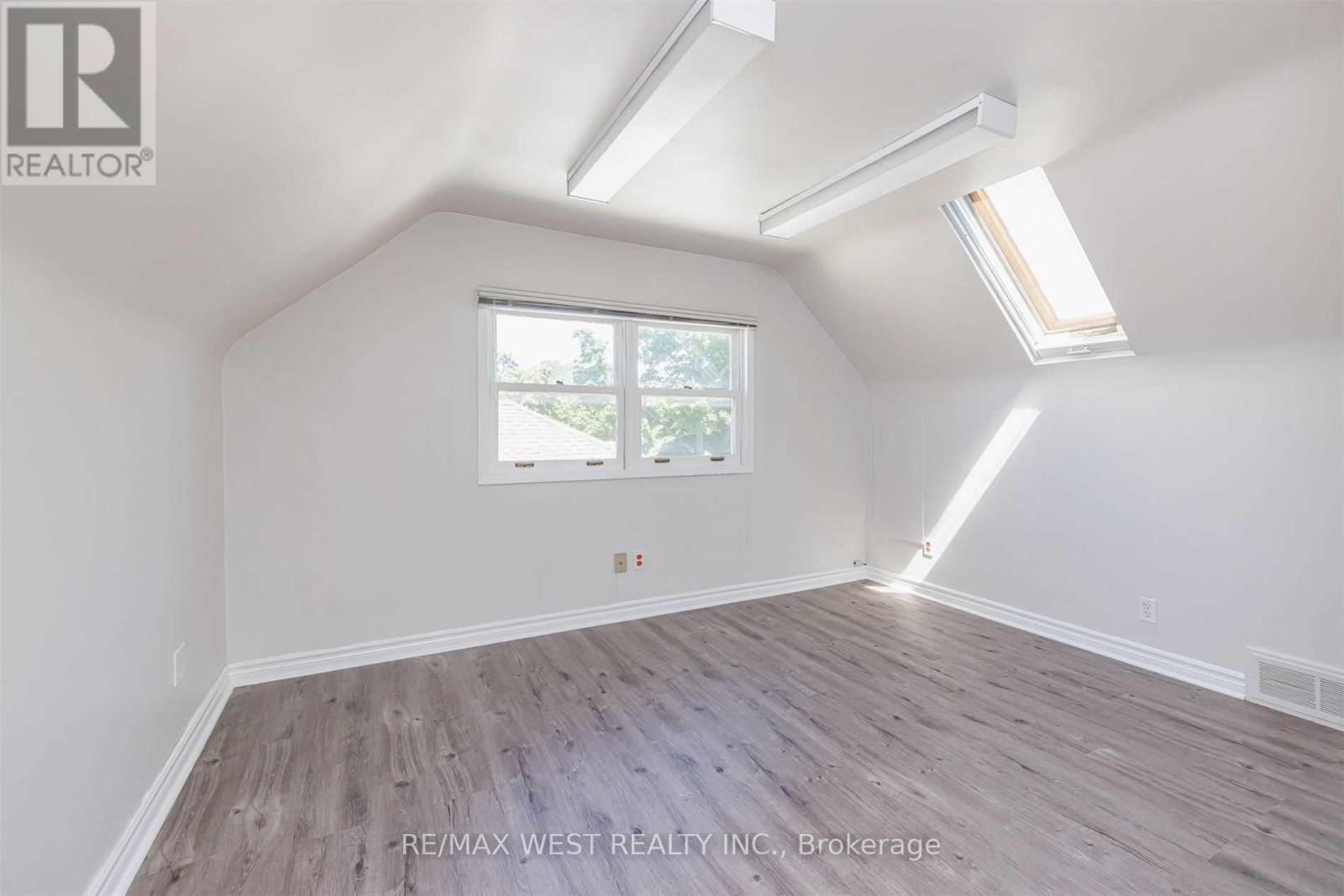 35 Queen Street S, Mississauga, ON