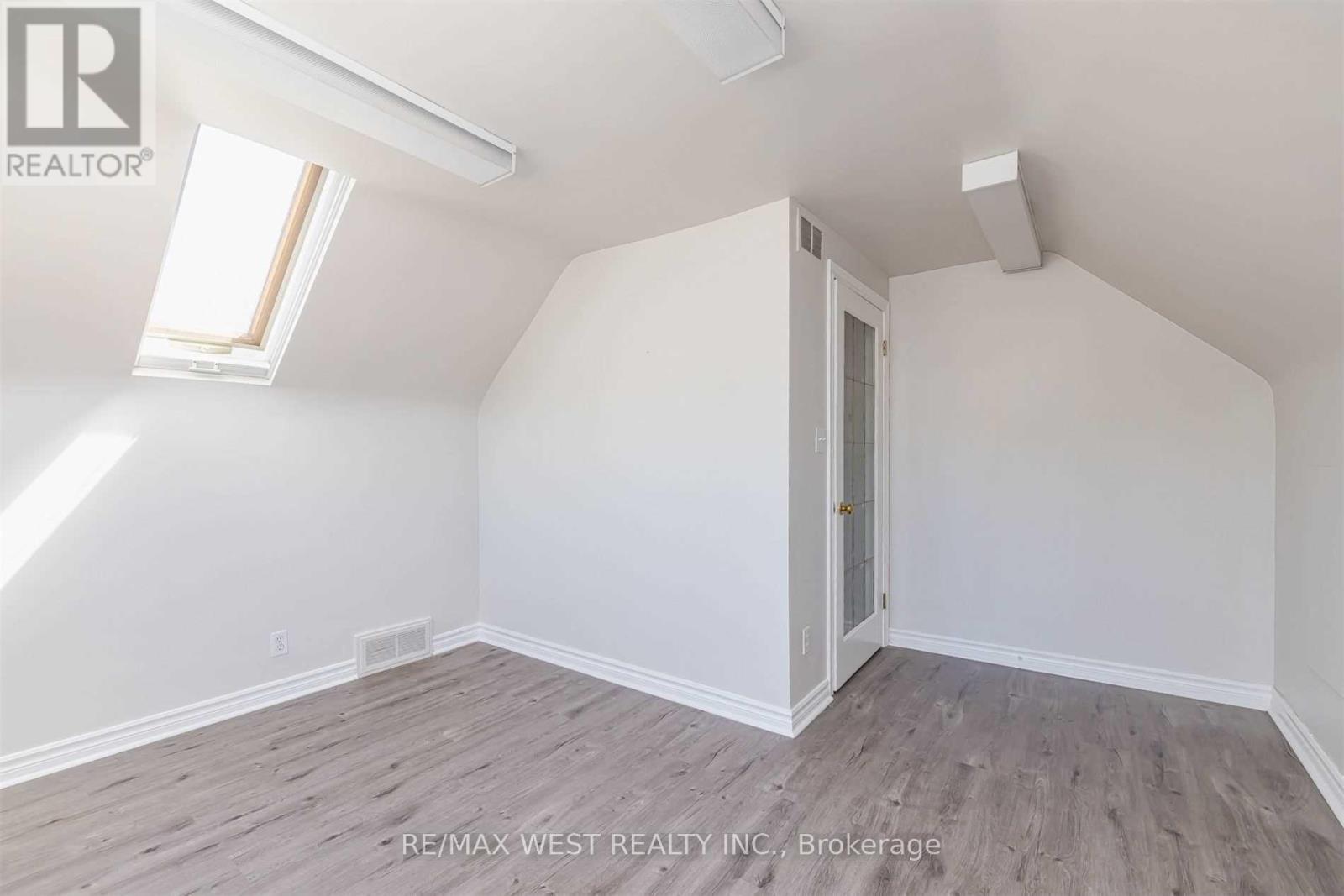 35 Queen Street S, Mississauga, ON