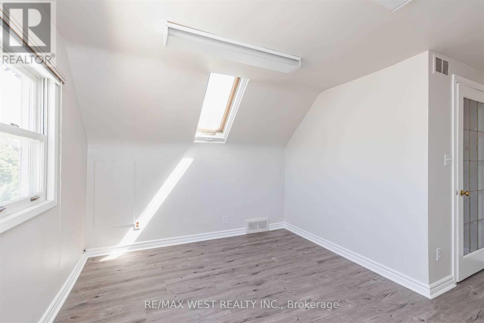 35 Queen Street S, Mississauga, ON