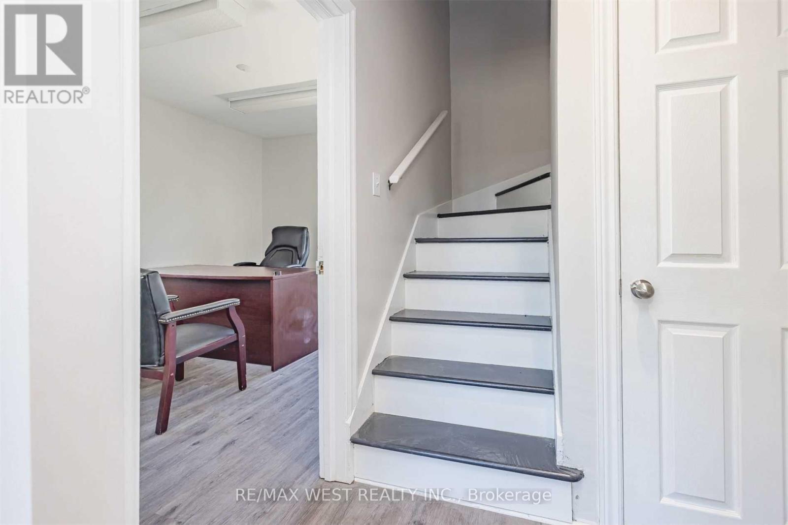 35 Queen Street S, Mississauga, ON