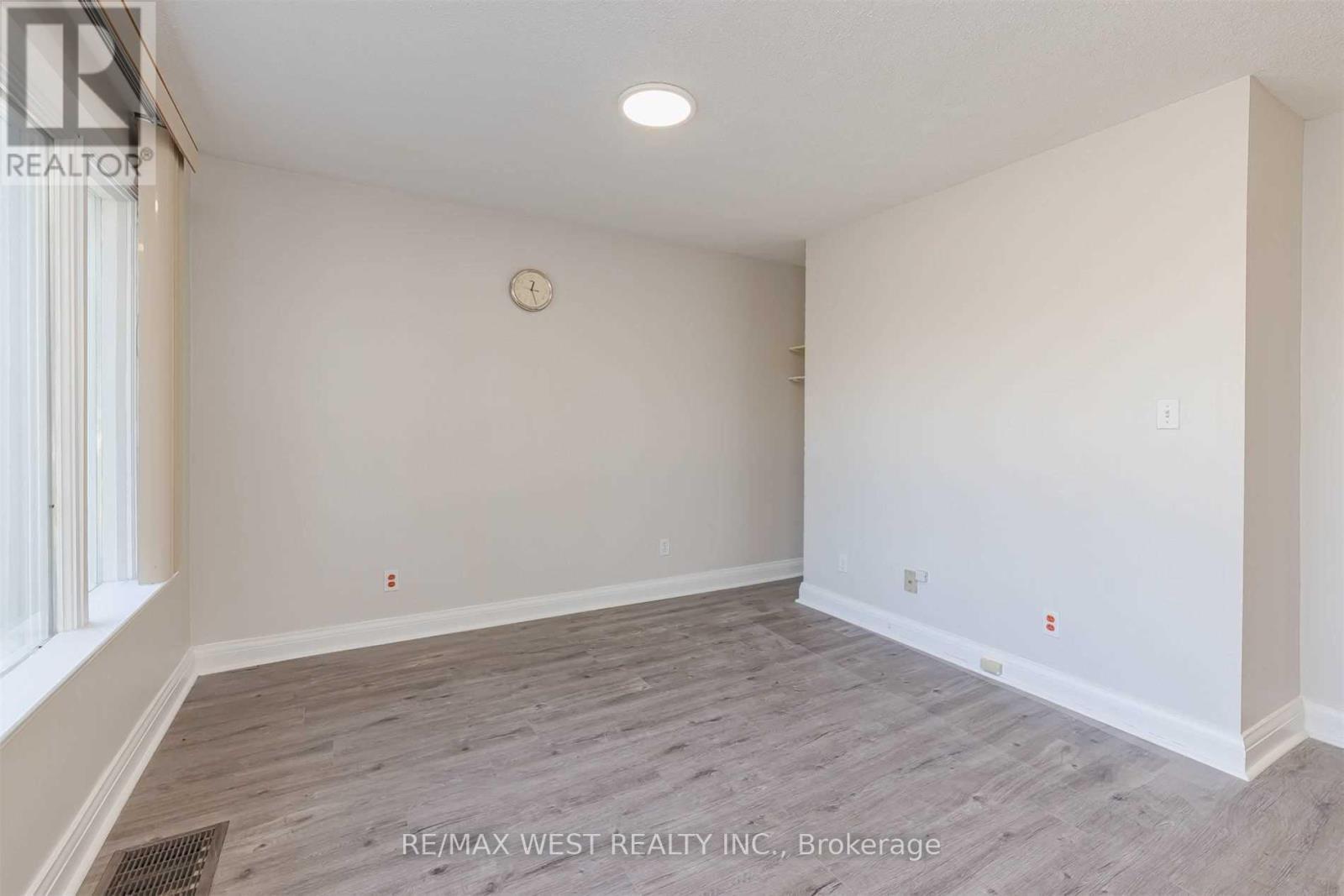 35 Queen Street S, Mississauga, ON