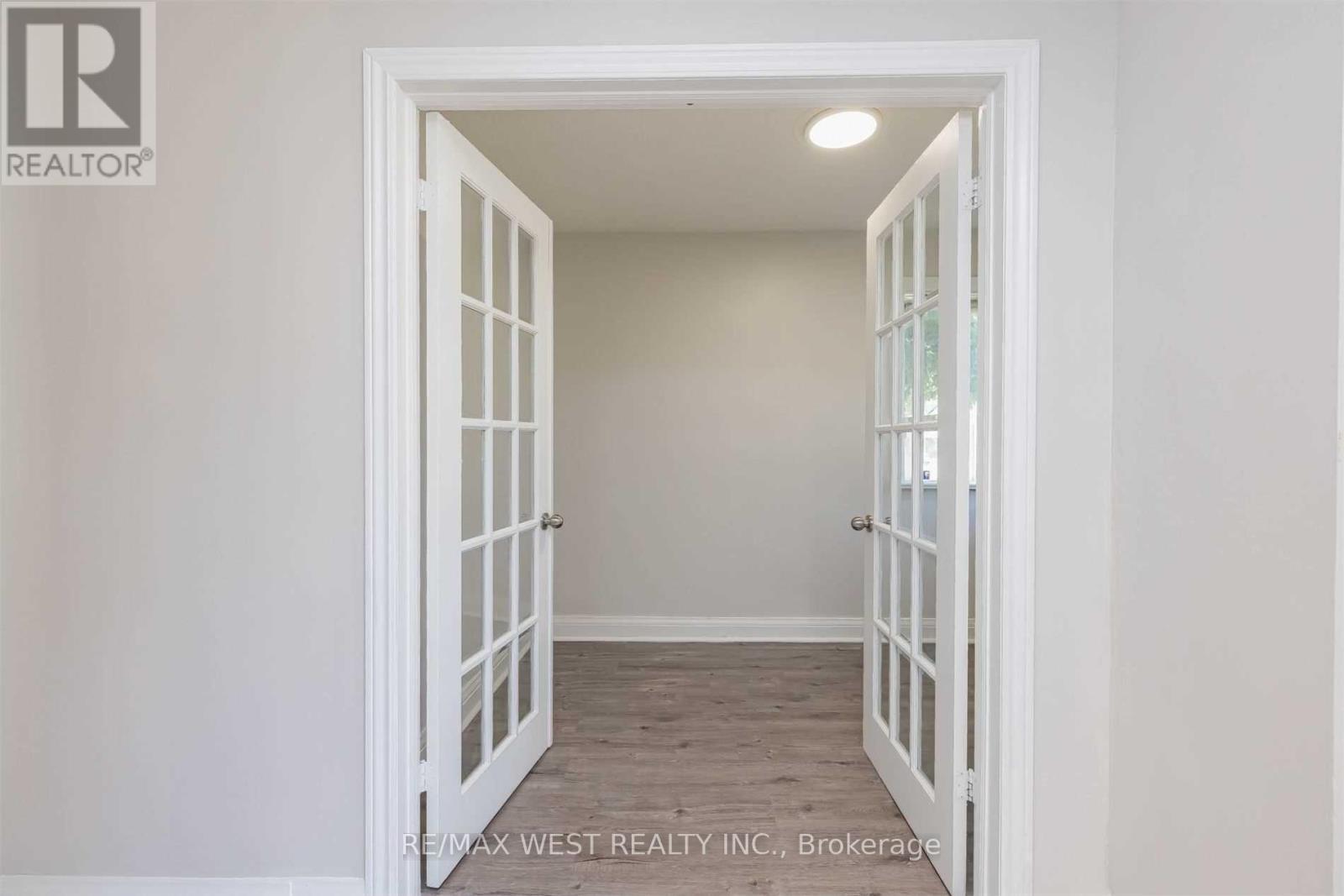 35 Queen Street S, Mississauga, ON