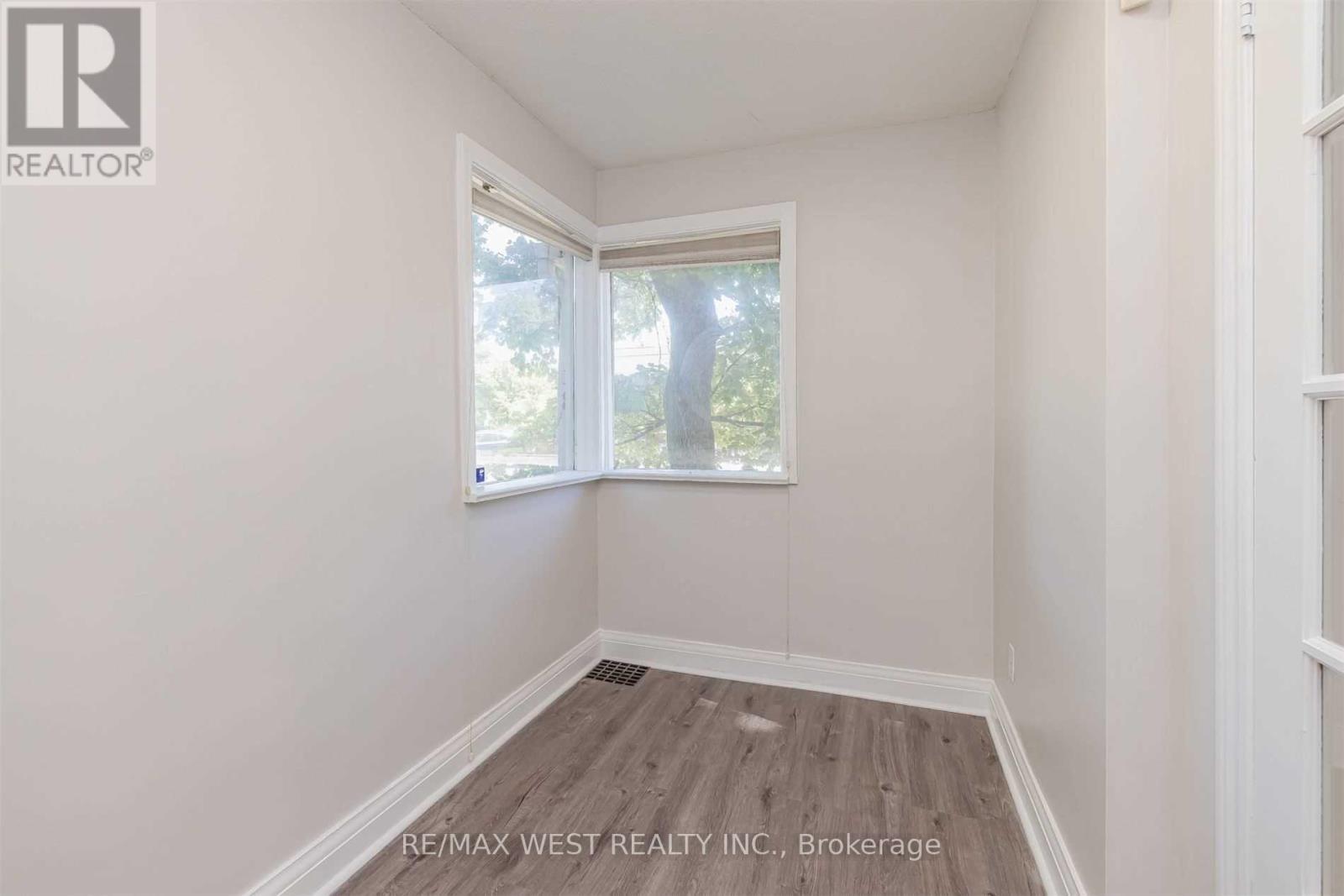 35 Queen Street S, Mississauga, ON