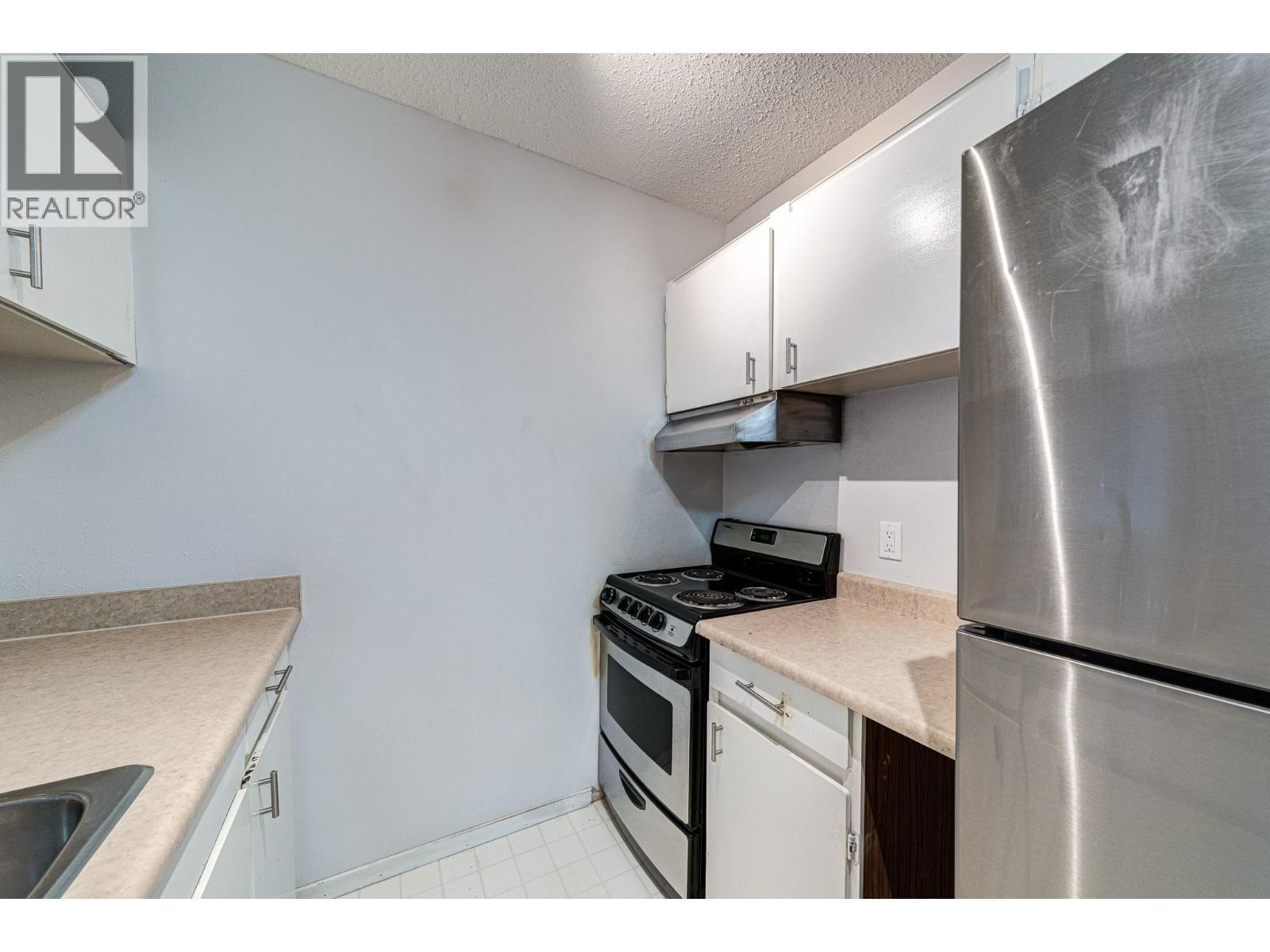 1802 Alpine Drive Unit# 306A, Elkford, BC - Indoor Photo Showing Kitchen
