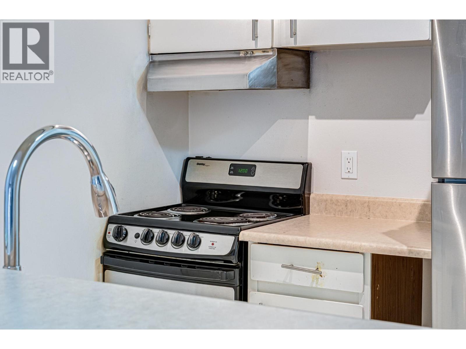 1802 Alpine Drive Unit# 306A, Elkford, BC - Indoor Photo Showing Kitchen