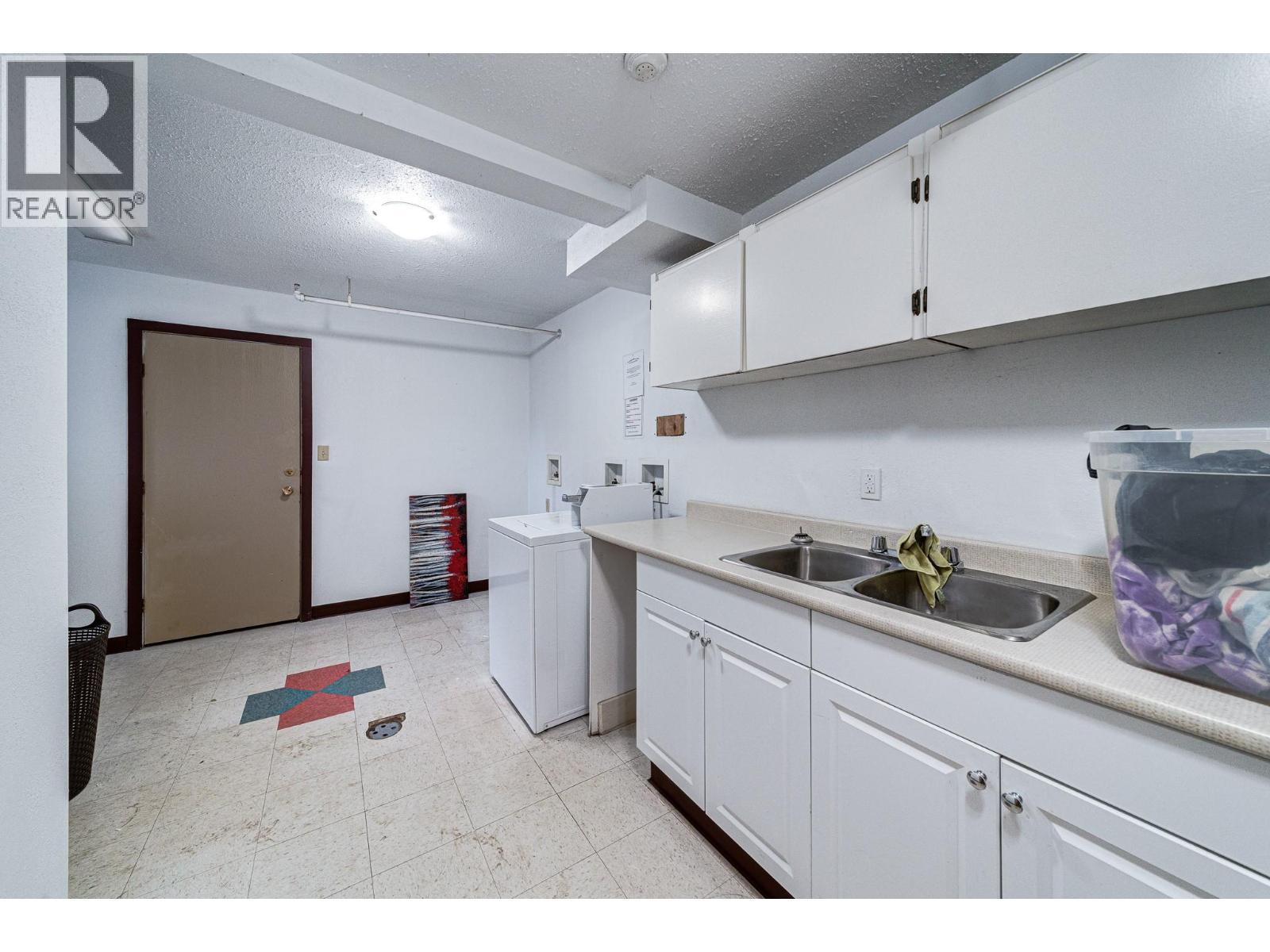 1802 Alpine Drive Unit# 306A, Elkford, BC - Indoor Photo Showing Kitchen
