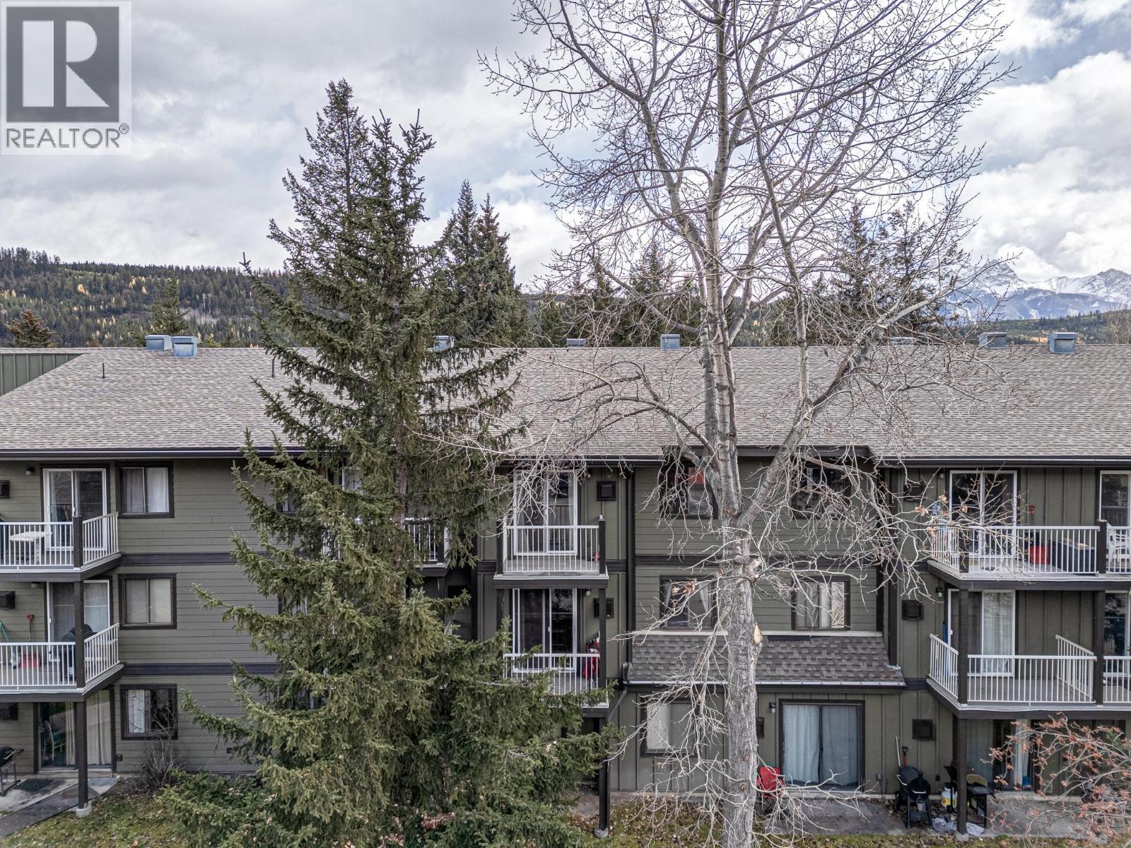1802 Alpine Drive Unit# 306A, Elkford, BC - Outdoor With Balcony