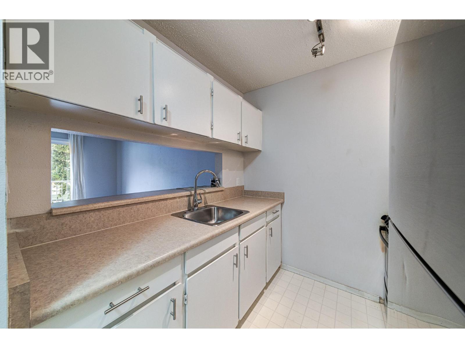 1802 Alpine Drive Unit# 306A, Elkford, BC - Indoor Photo Showing Kitchen