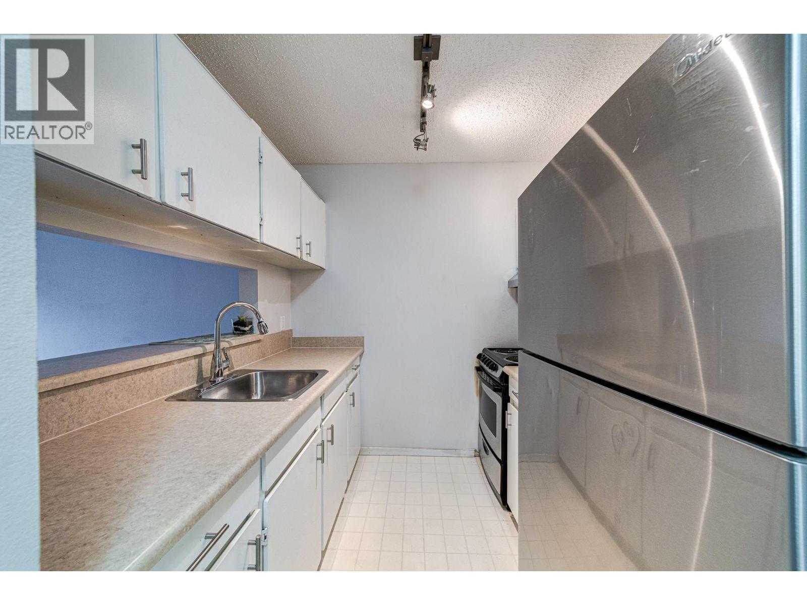 1802 Alpine Drive Unit# 306A, Elkford, BC - Indoor Photo Showing Kitchen