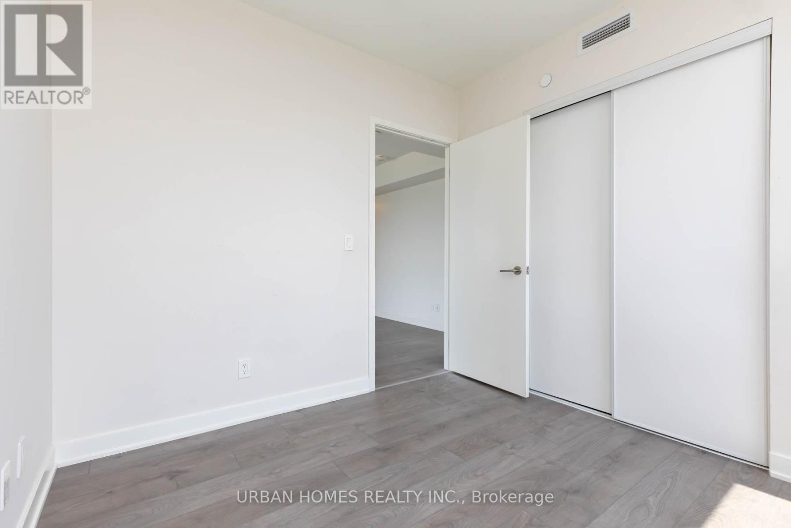 2711 - 2 Sonic Way, Toronto, ON - Indoor Photo Showing Other Room