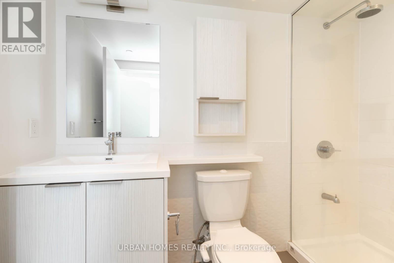 2711 - 2 Sonic Way, Toronto, ON - Indoor Photo Showing Bathroom