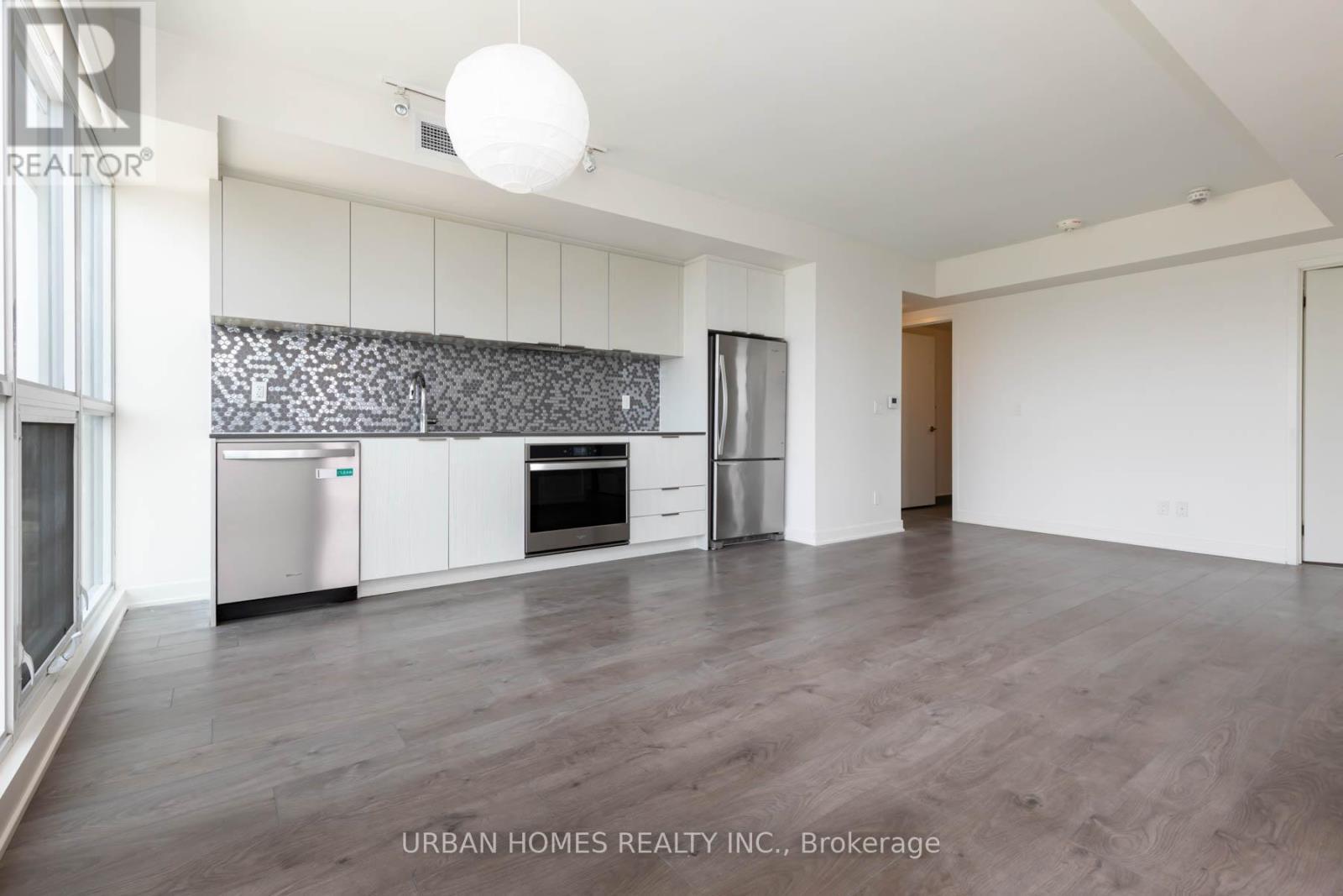 2711 - 2 Sonic Way, Toronto, ON - Indoor Photo Showing Kitchen