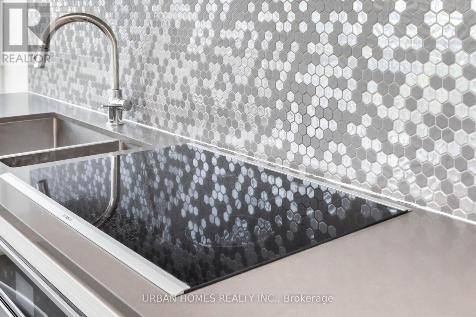 2711 - 2 Sonic Way, Toronto, ON -