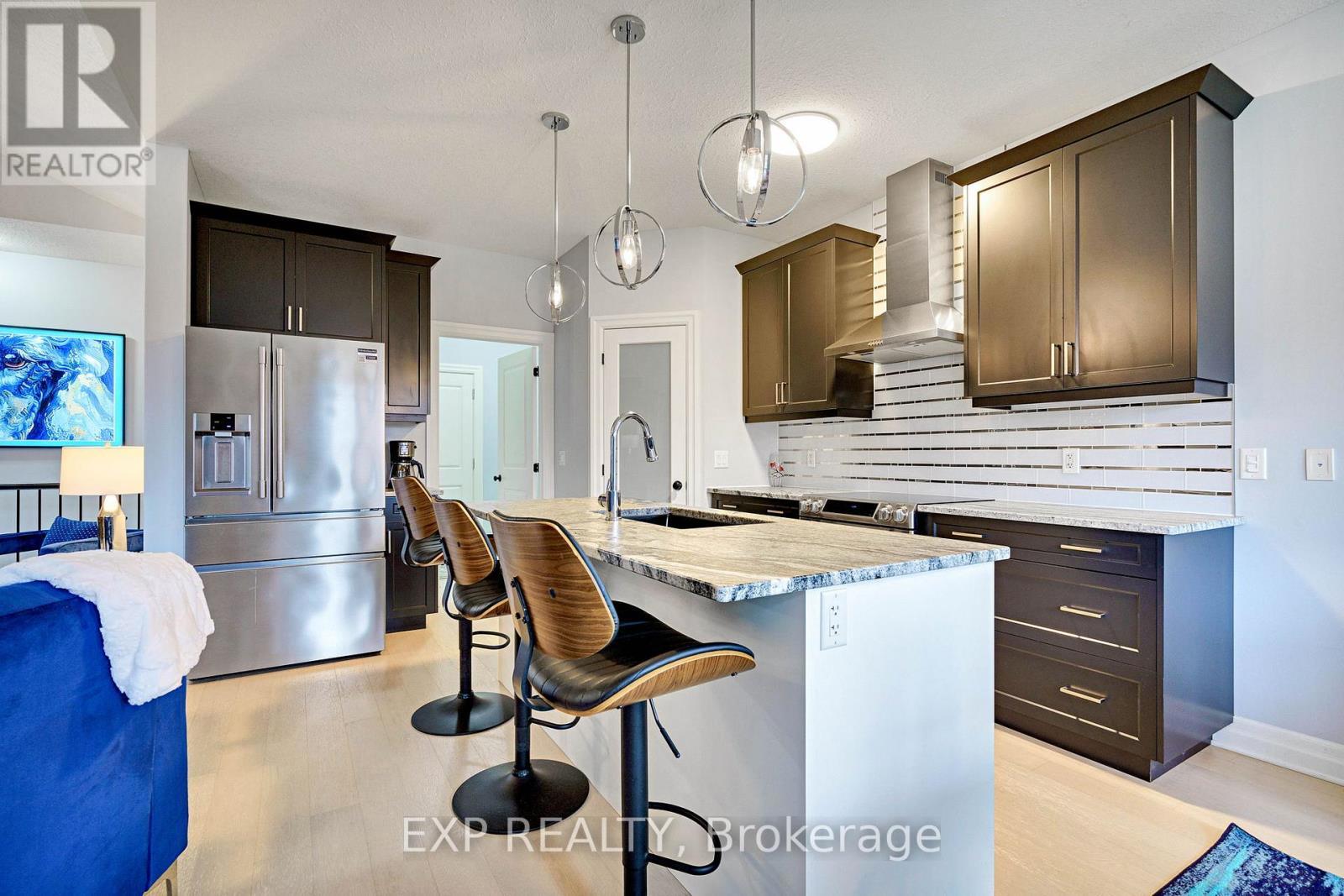 493 Bennett Crescent, Strathroy-Caradoc (Mount Brydges), ON - Indoor Photo Showing Kitchen