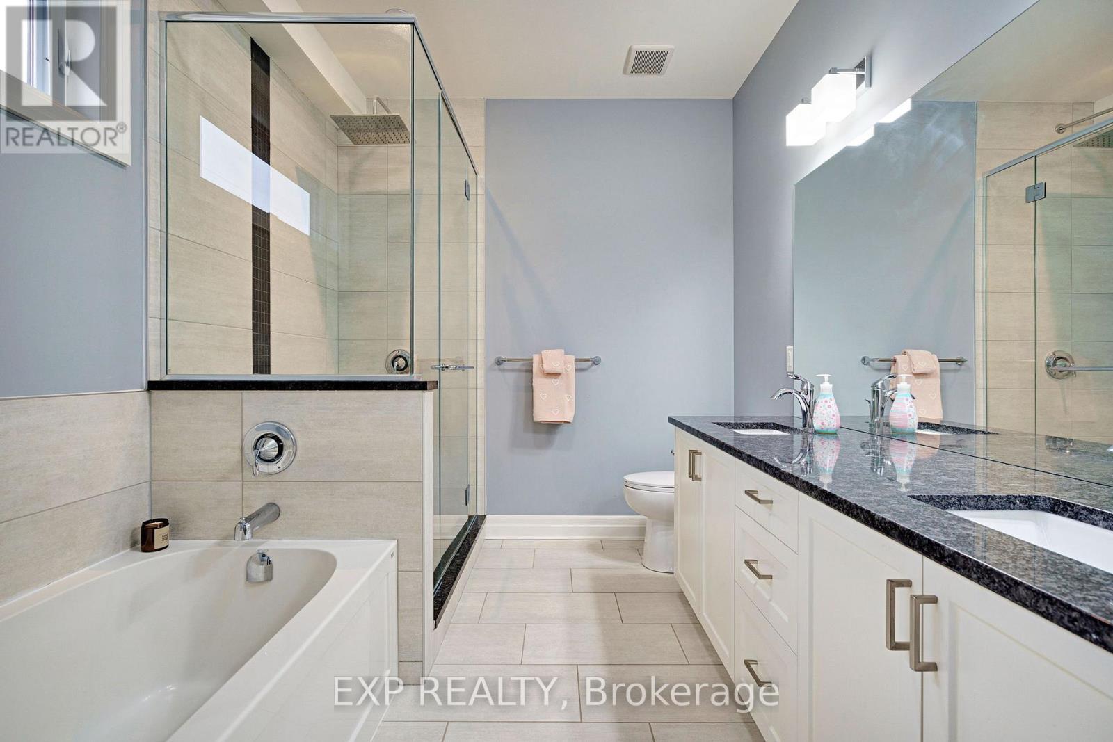 493 Bennett Crescent, Strathroy-Caradoc (Mount Brydges), ON - Indoor Photo Showing Bathroom