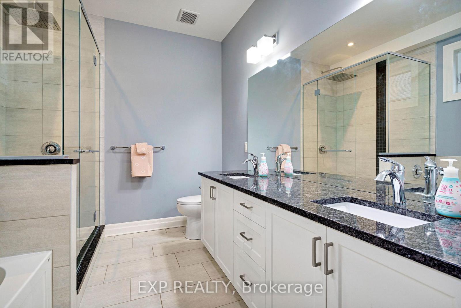 493 Bennett Crescent, Strathroy-Caradoc (Mount Brydges), ON - Indoor Photo Showing Bathroom