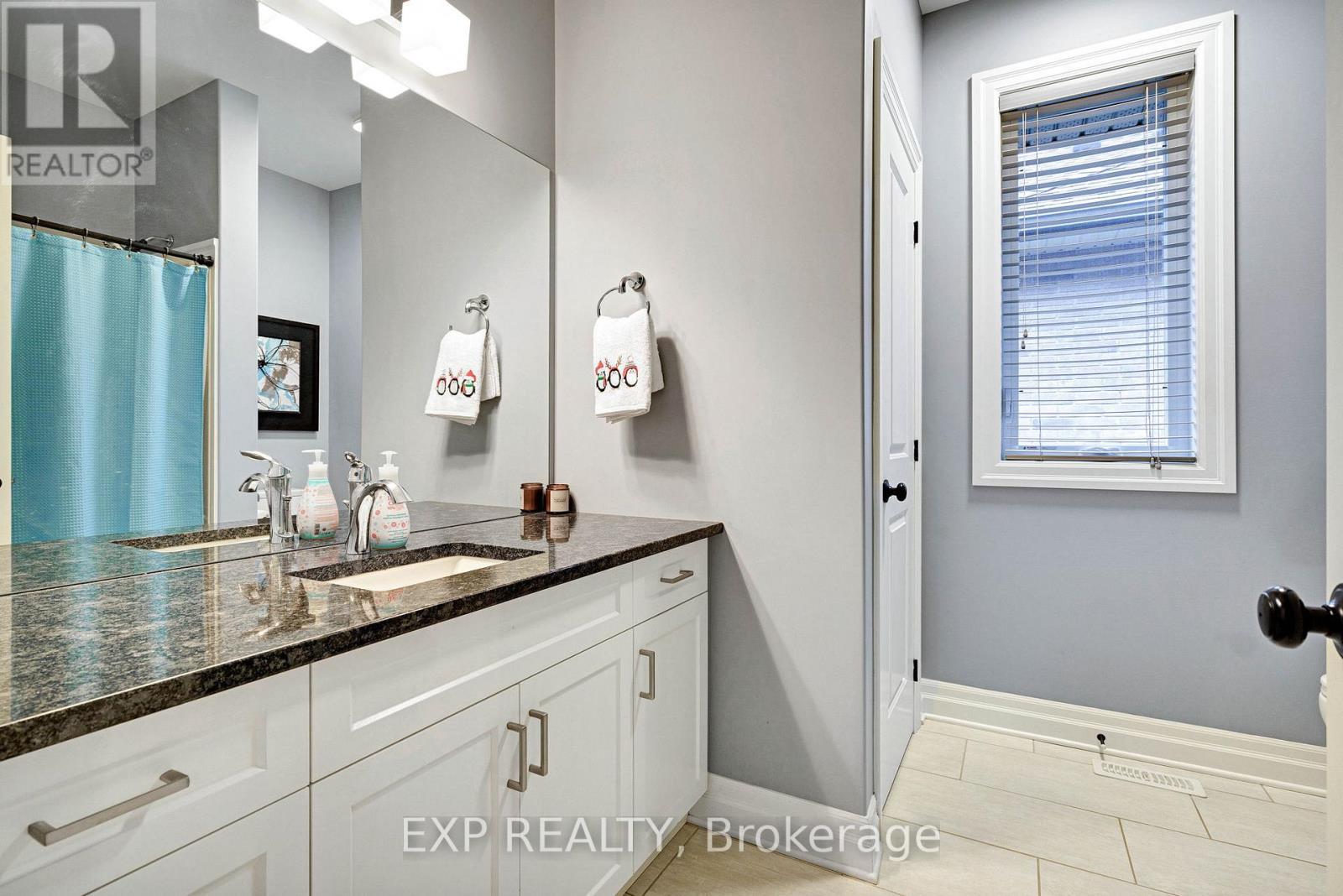 493 Bennett Crescent, Strathroy-Caradoc (Mount Brydges), ON - Indoor Photo Showing Bathroom