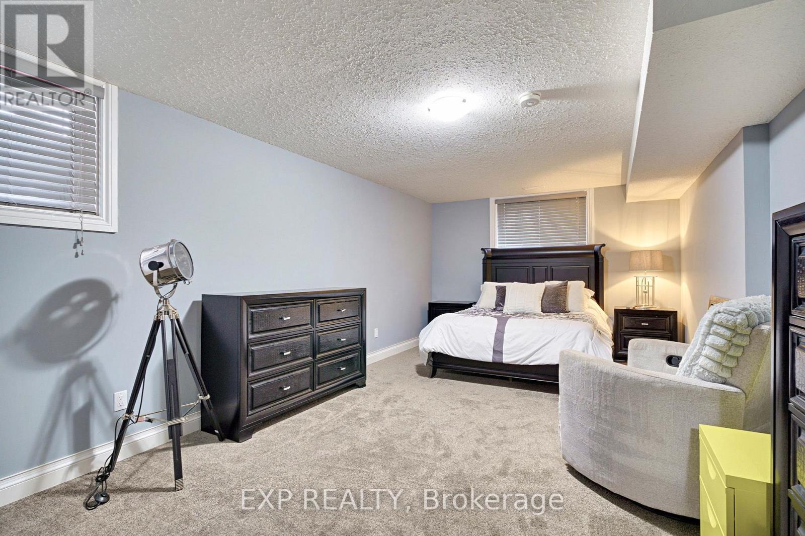 493 Bennett Crescent, Strathroy-Caradoc (Mount Brydges), ON - Indoor Photo Showing Bedroom