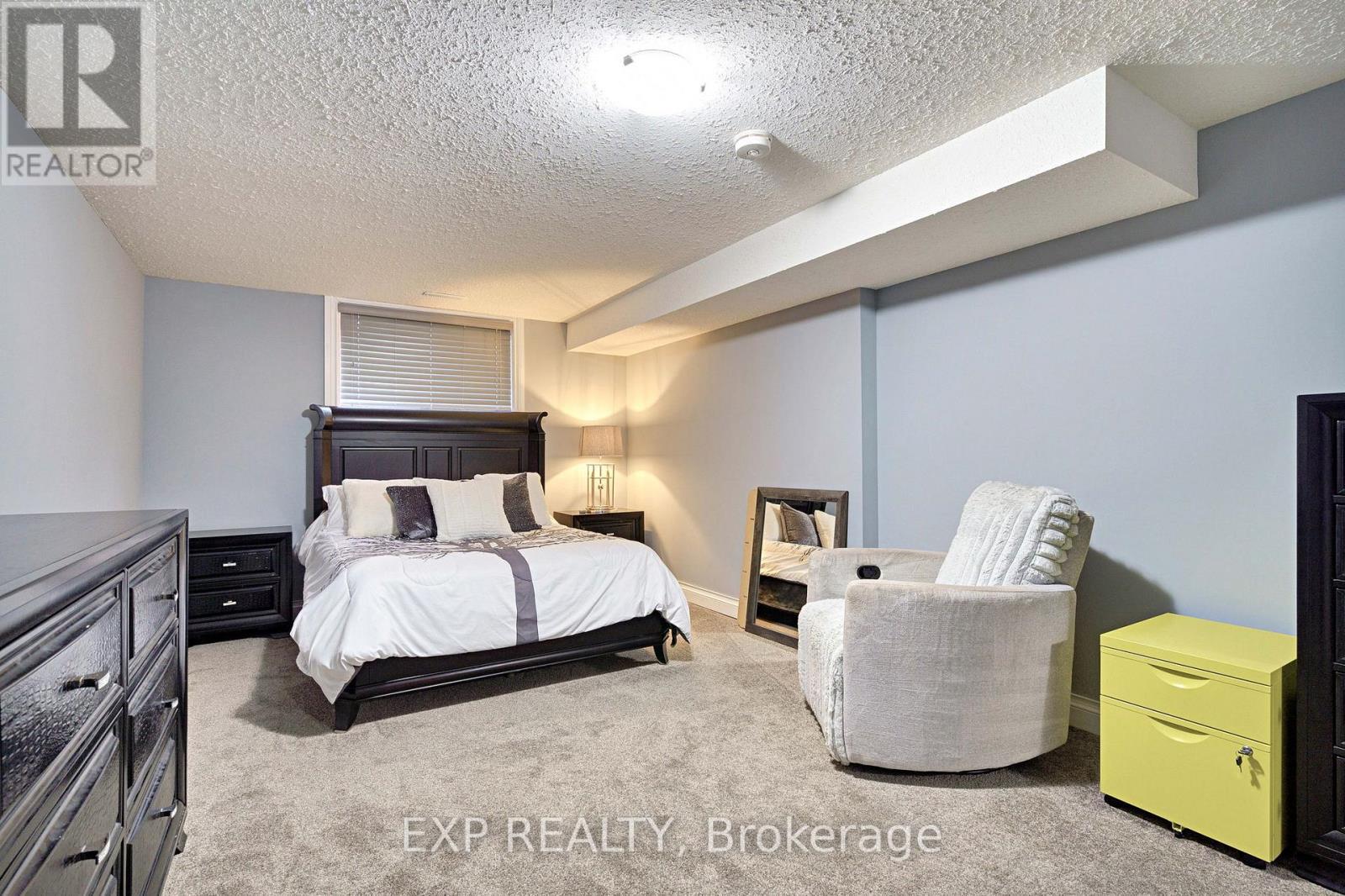 493 Bennett Crescent, Strathroy-Caradoc (Mount Brydges), ON - Indoor Photo Showing Bedroom