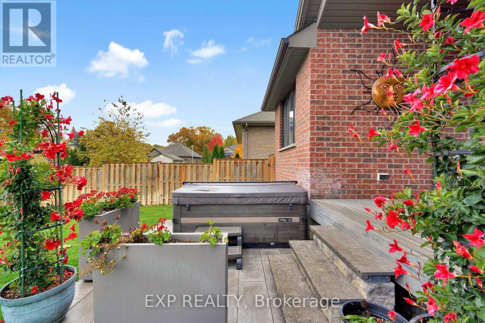 493 Bennett Crescent, Strathroy-Caradoc (Mount Brydges), ON - Outdoor