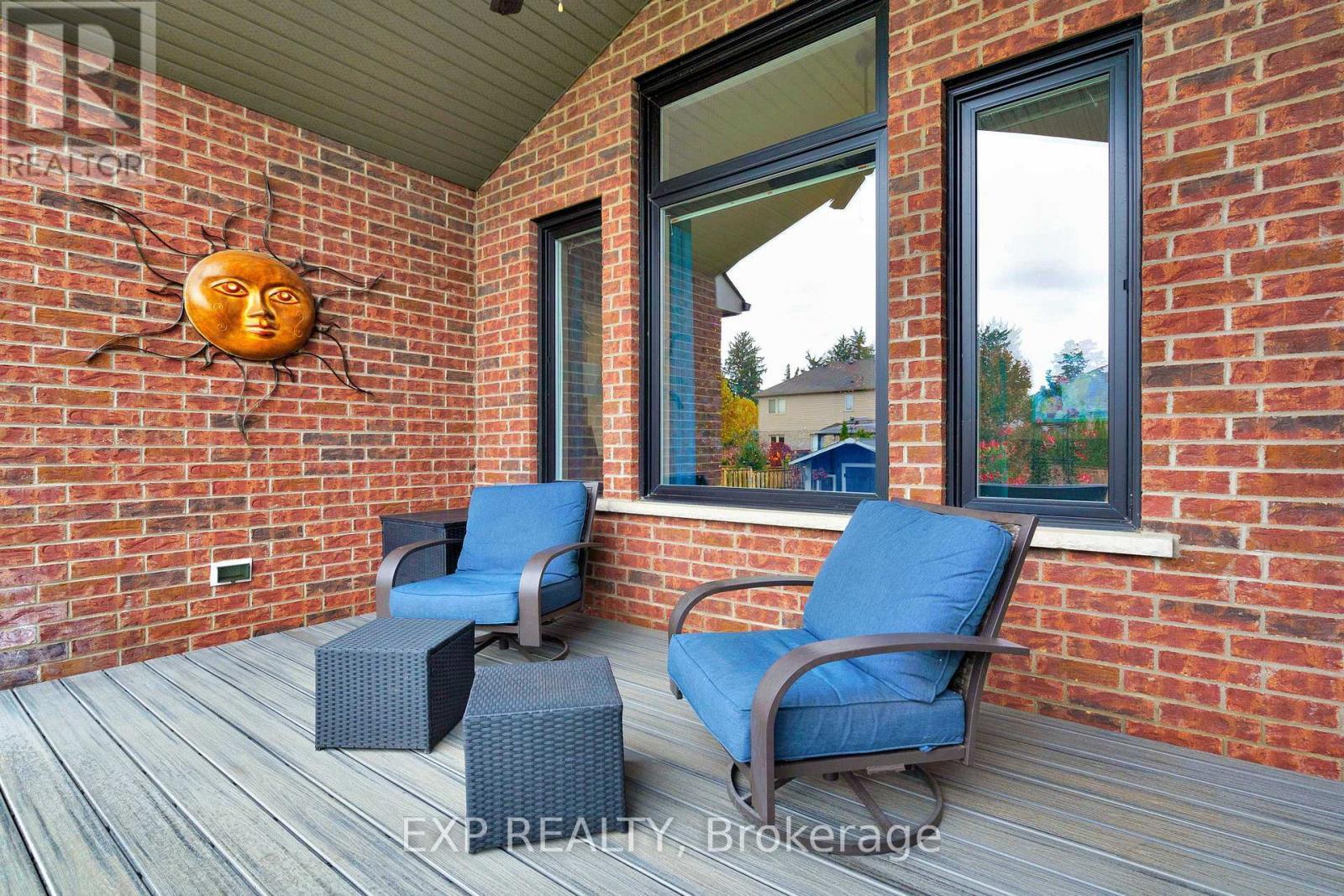 493 Bennett Crescent, Strathroy-Caradoc (Mount Brydges), ON - Outdoor With Deck Patio Veranda With Exterior