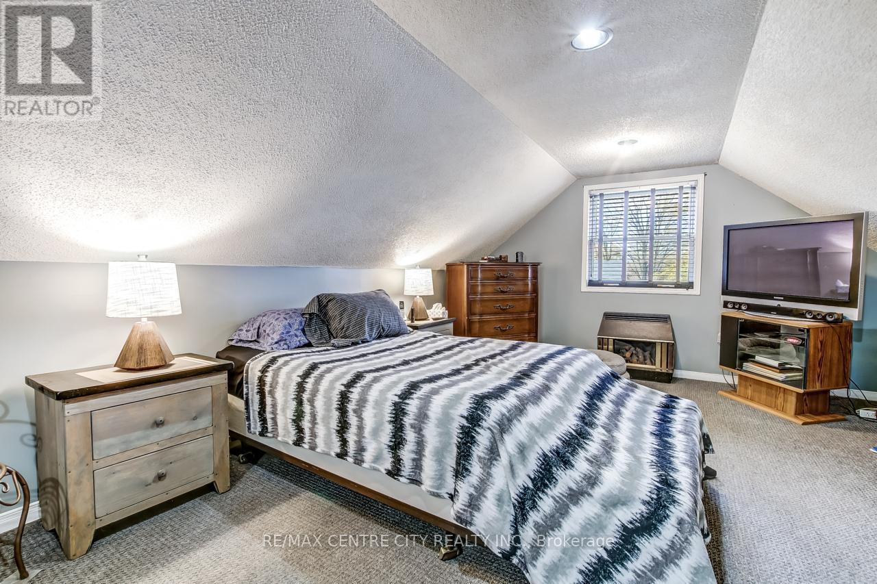 145 Hughes Street, St. Thomas, ON - Indoor Photo Showing Bedroom