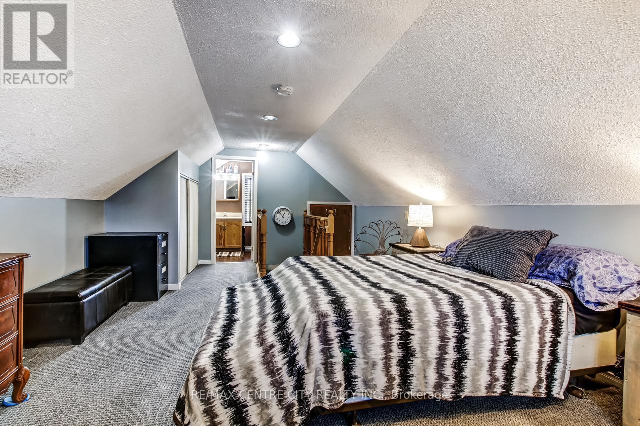 145 Hughes Street, St. Thomas, ON - Indoor Photo Showing Bedroom