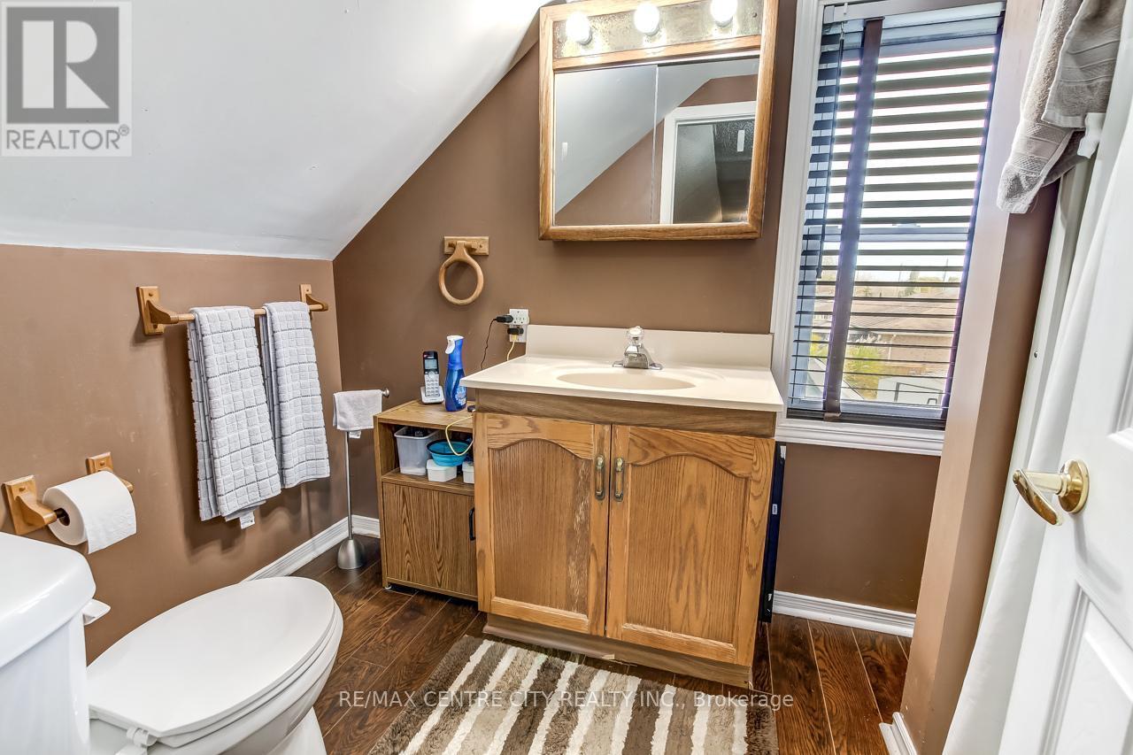 145 Hughes Street, St. Thomas, ON - Indoor Photo Showing Bathroom