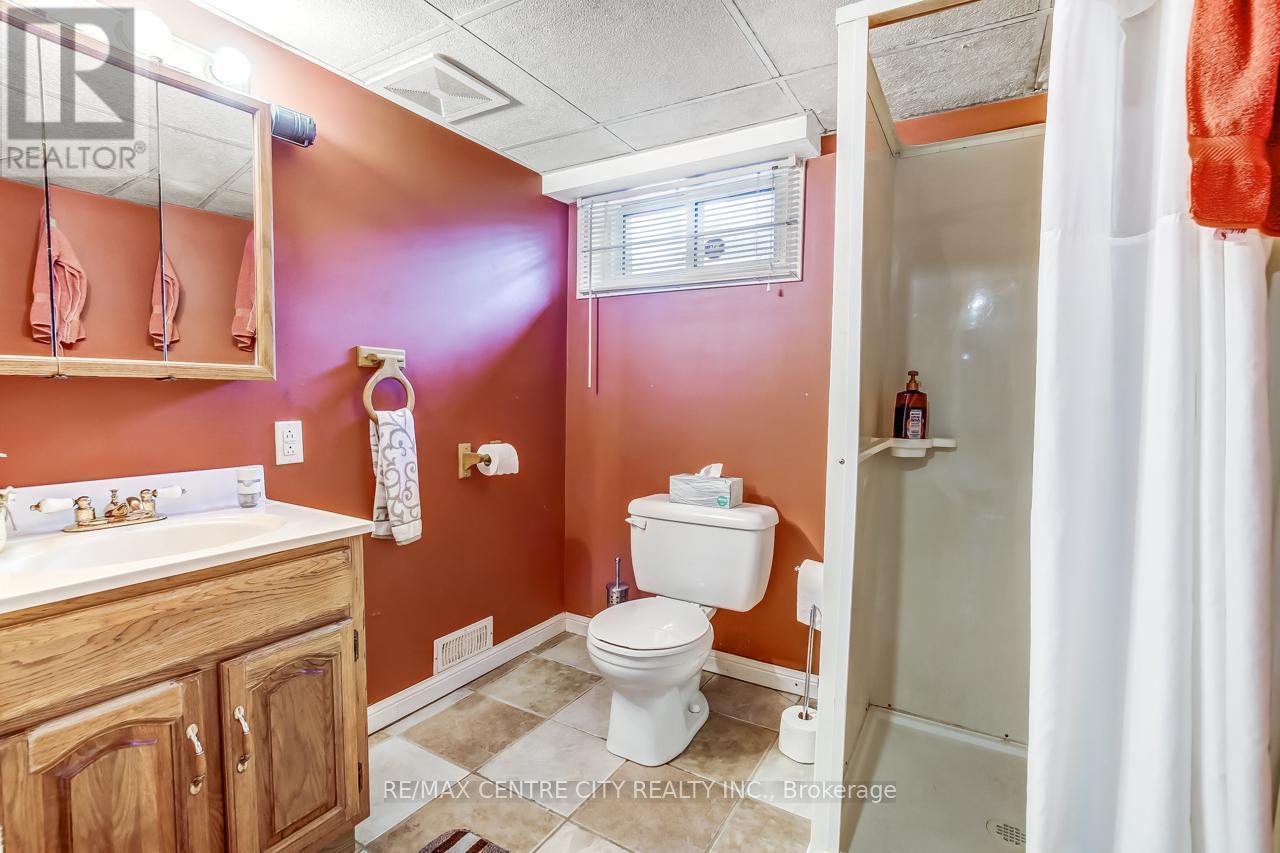145 Hughes Street, St. Thomas, ON - Indoor Photo Showing Bathroom