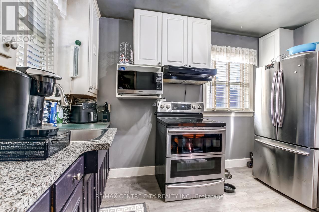 145 Hughes Street, St. Thomas, ON - Indoor Photo Showing Kitchen