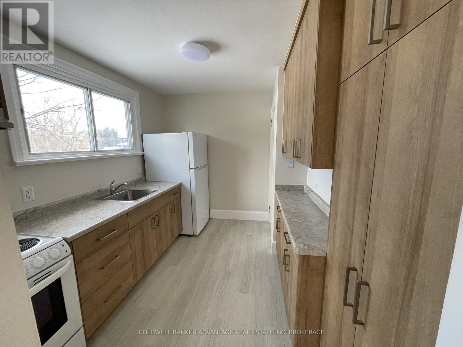 565 Fitch Street, Welland (West Welland), ON - Indoor Photo Showing Kitchen