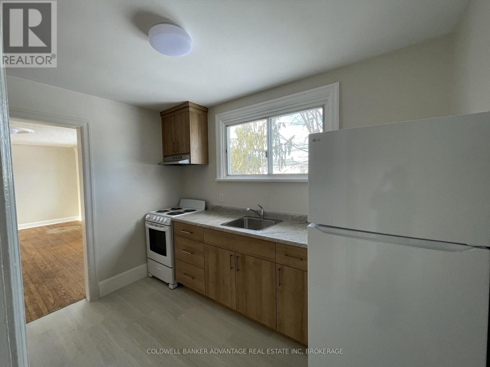 565 Fitch Street, Welland (West Welland), ON - Indoor Photo Showing Kitchen