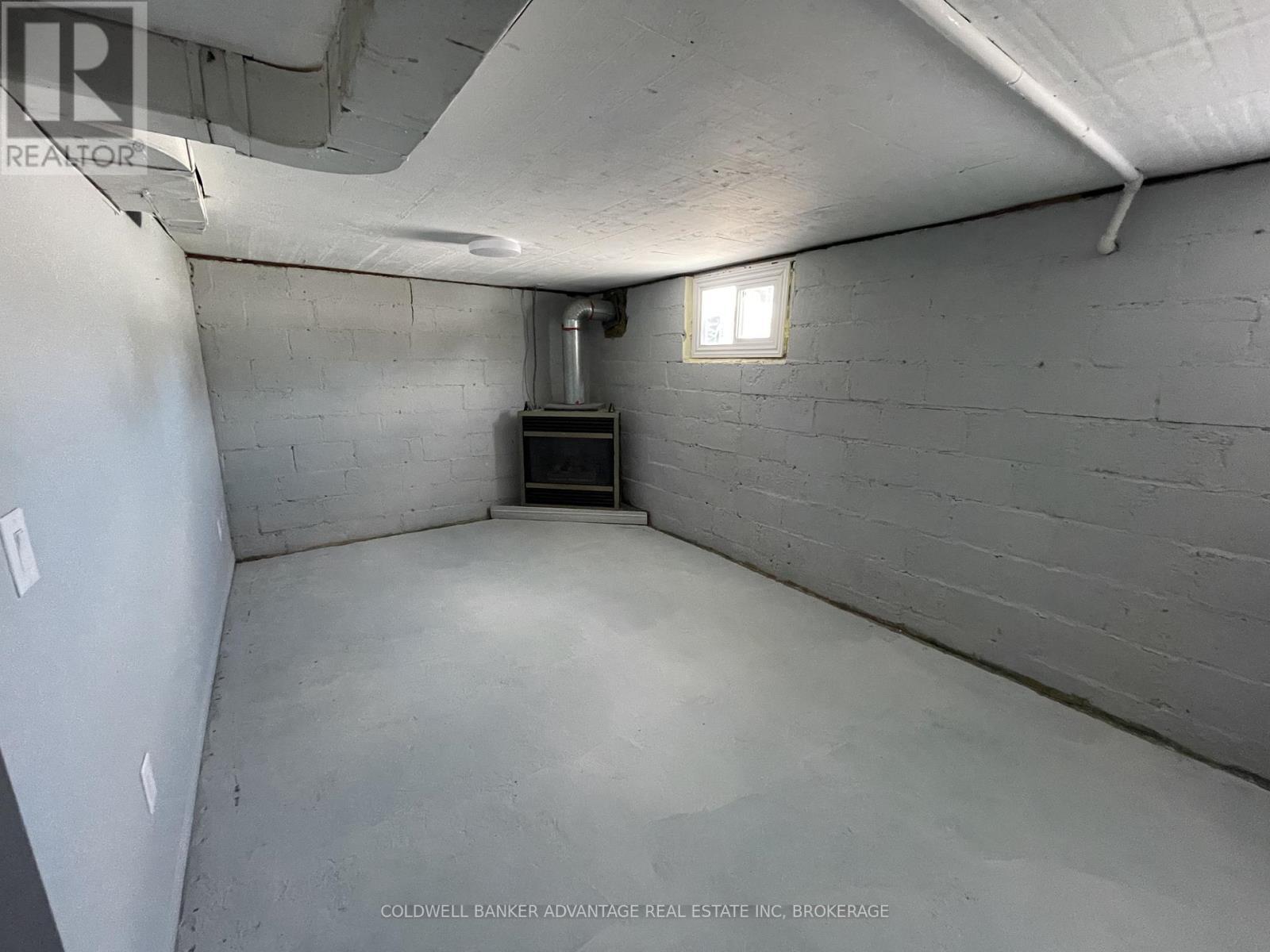 565 Fitch Street, Welland (West Welland), ON - Indoor Photo Showing Garage