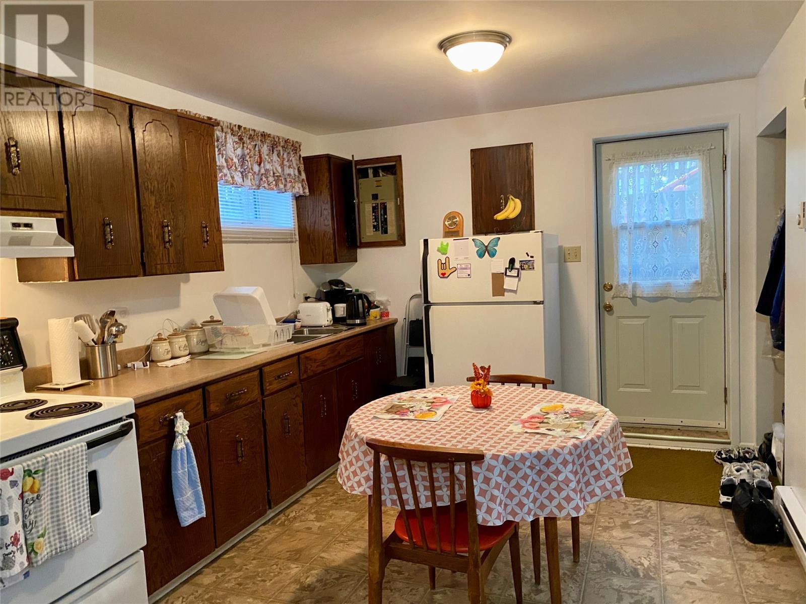 70 Elizabeth Drive, Paradise, NL - Indoor Photo Showing Other Room