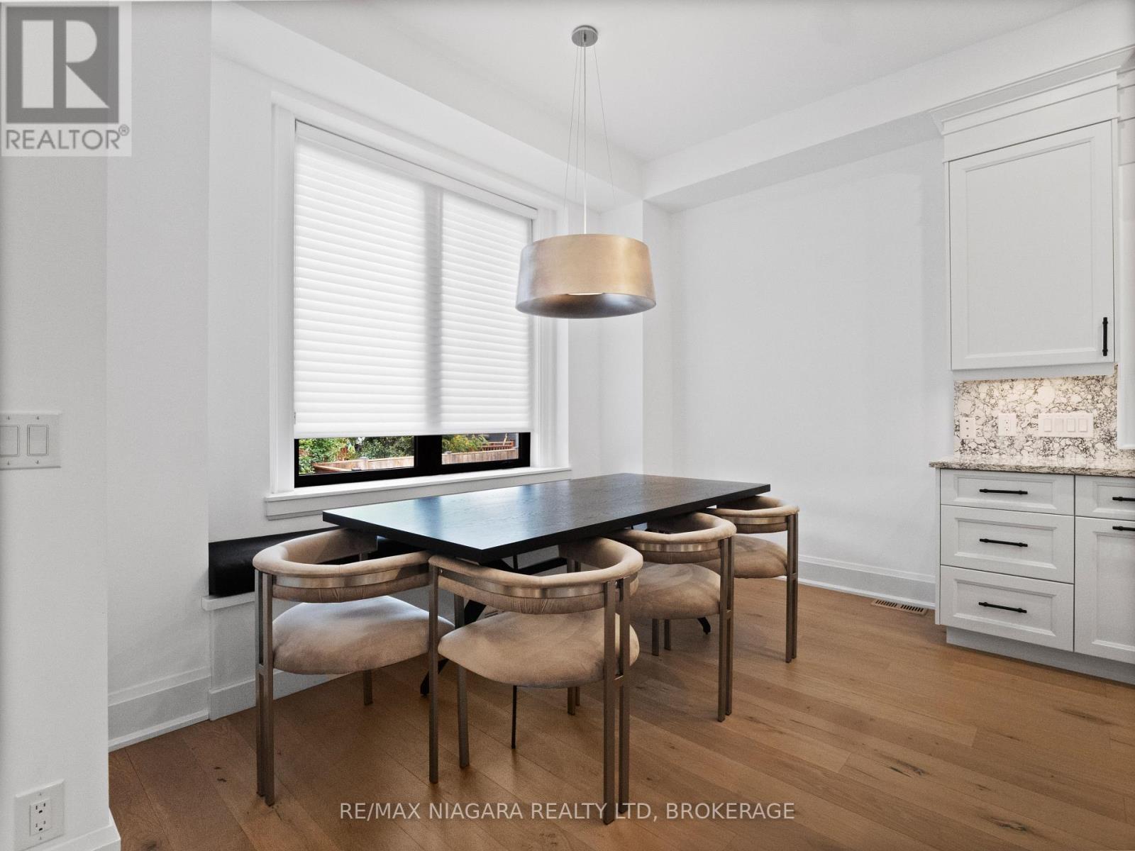 2317 Terravita Drive, Niagara Falls (Stamford), ON - Indoor Photo Showing Dining Room