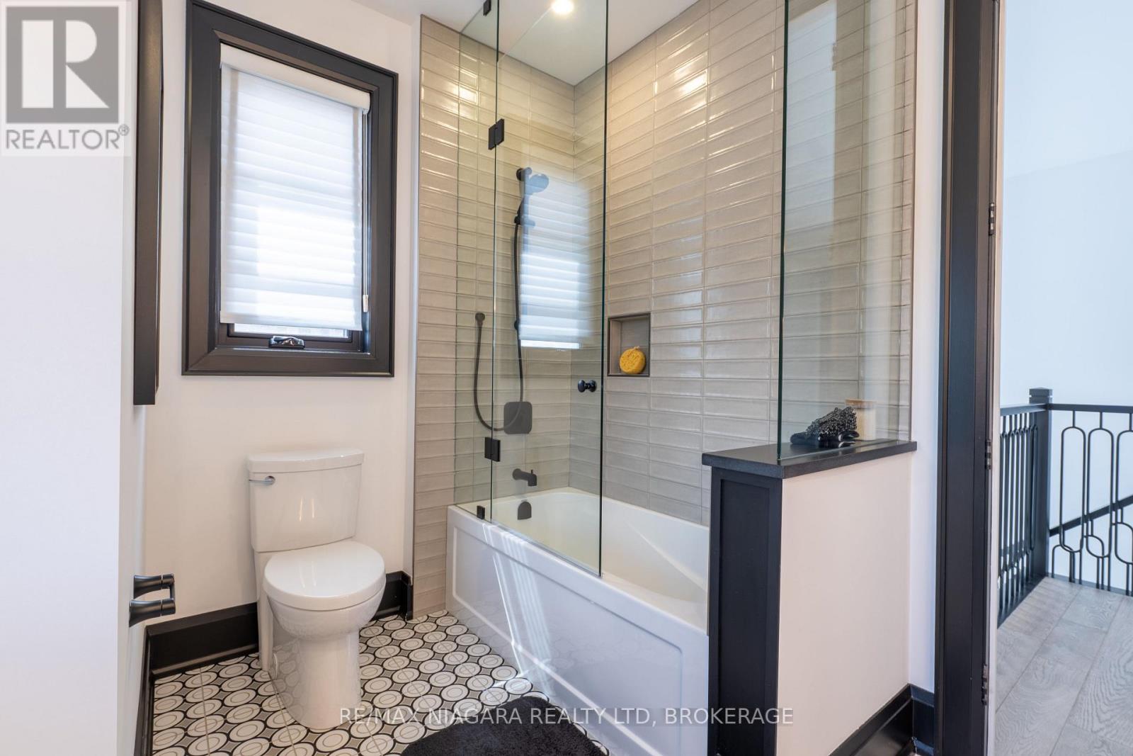 2317 Terravita Drive, Niagara Falls (Stamford), ON - Indoor Photo Showing Bathroom