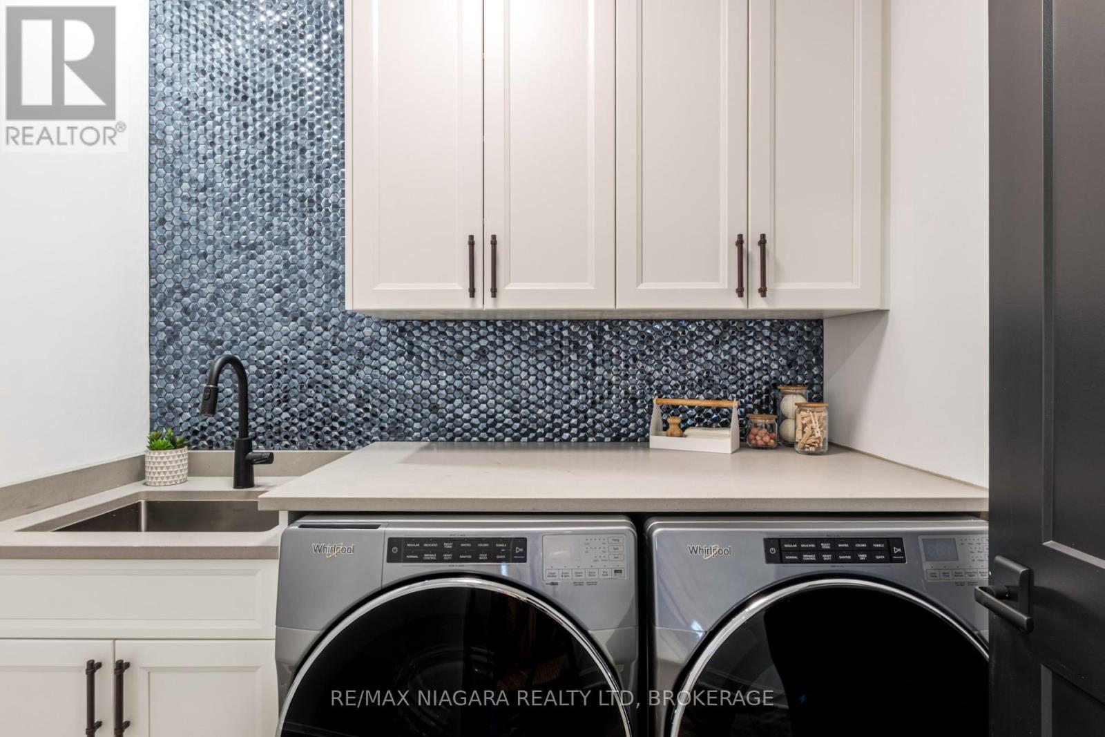 2317 Terravita Drive, Niagara Falls (Stamford), ON - Indoor Photo Showing Laundry Room