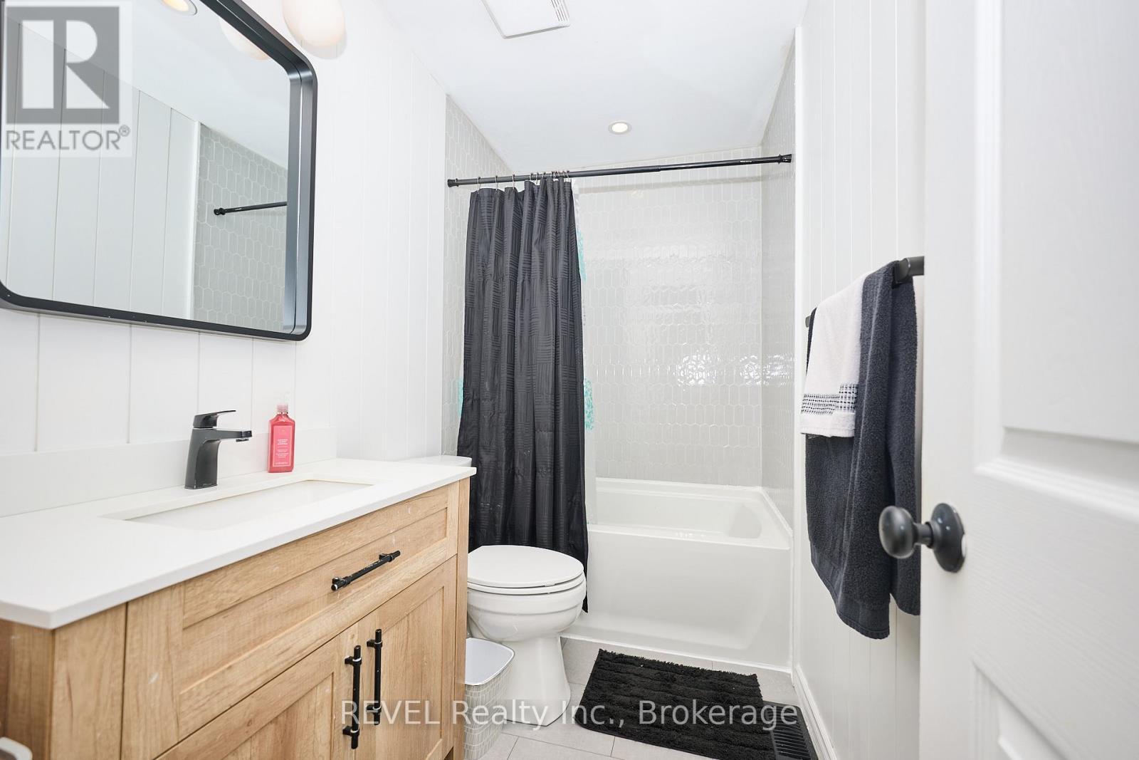 11 Newleaf Crescent, Welland (N. Welland), ON - Indoor Photo Showing Bathroom