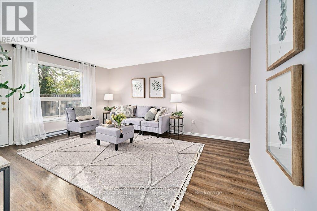 79 - 120 Nonquon Road, Oshawa (Centennial), ON - Indoor Photo Showing Living Room