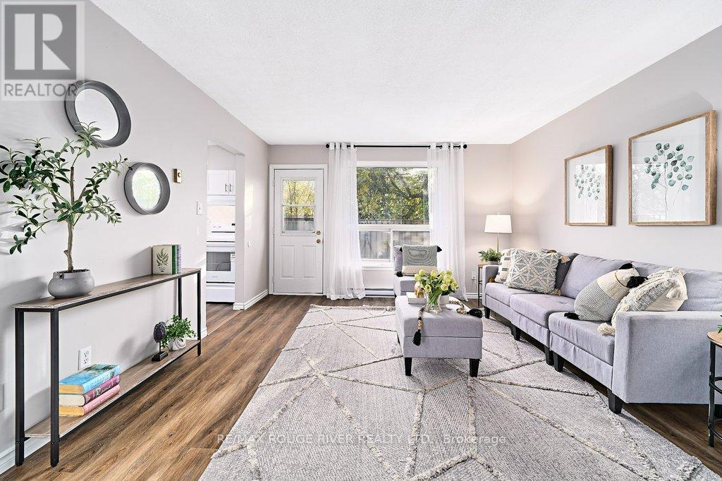 79 - 120 Nonquon Road, Oshawa (Centennial), ON - Indoor Photo Showing Living Room