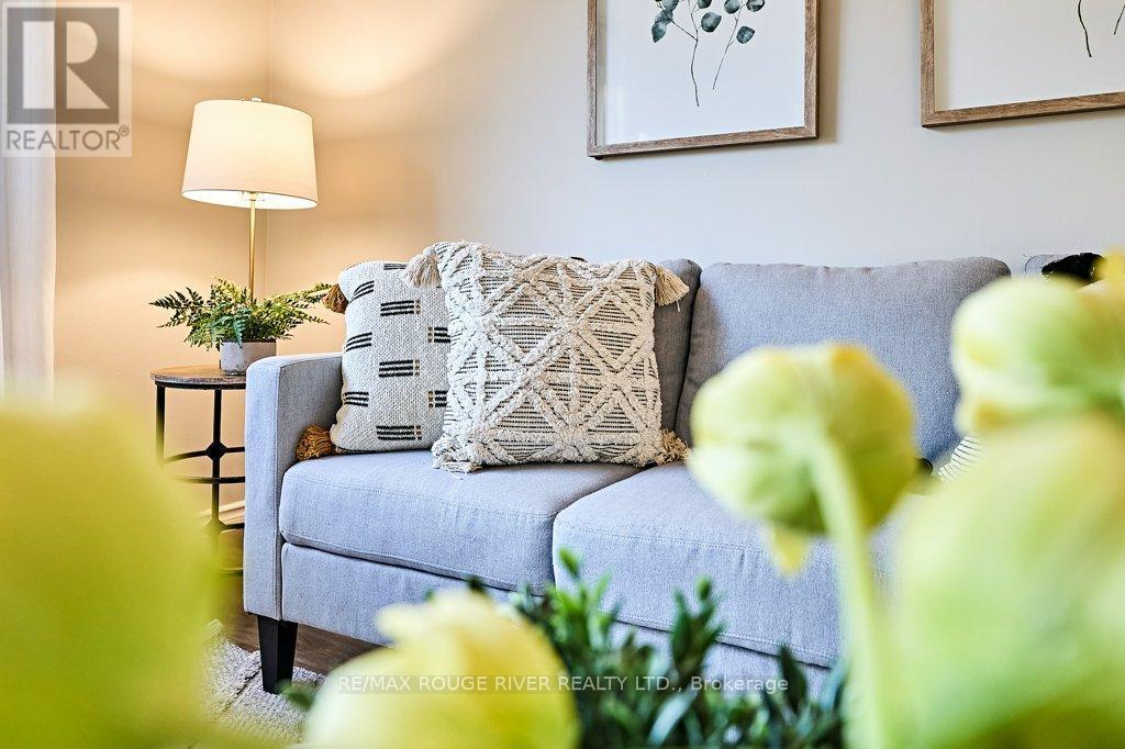 79 - 120 Nonquon Road, Oshawa (Centennial), ON - Indoor Photo Showing Bedroom