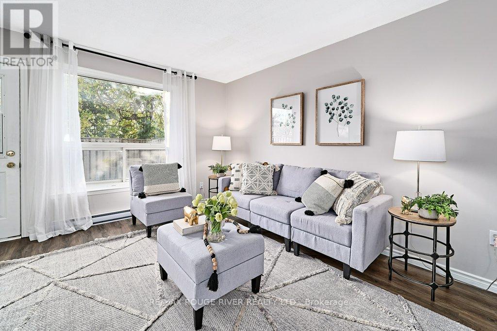 79 - 120 Nonquon Road, Oshawa (Centennial), ON - Indoor Photo Showing Living Room