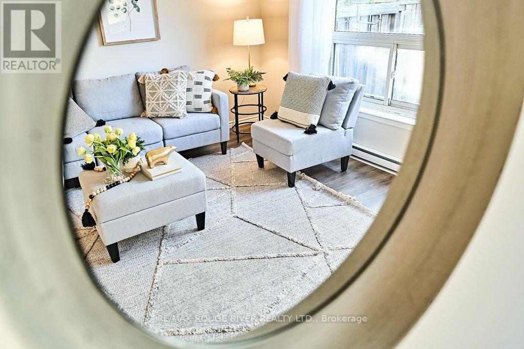 79 - 120 Nonquon Road, Oshawa (Centennial), ON - Indoor Photo Showing Living Room