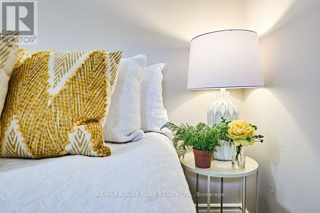 79 - 120 Nonquon Road, Oshawa (Centennial), ON - Indoor Photo Showing Bedroom