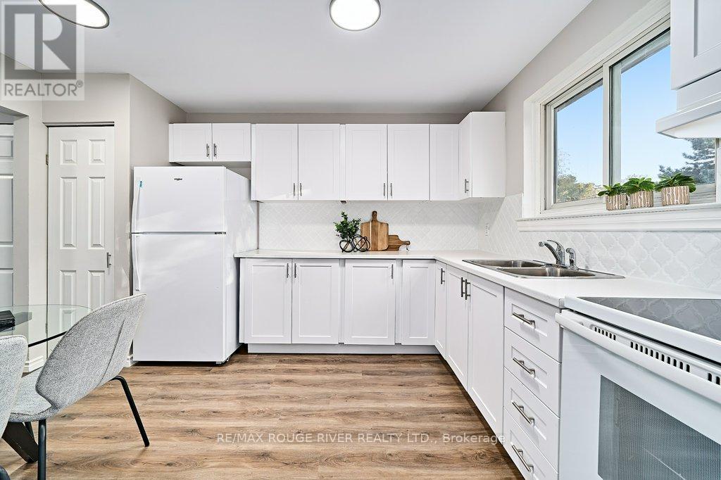 79 - 120 Nonquon Road, Oshawa (Centennial), ON - Indoor Photo Showing Kitchen With Double Sink