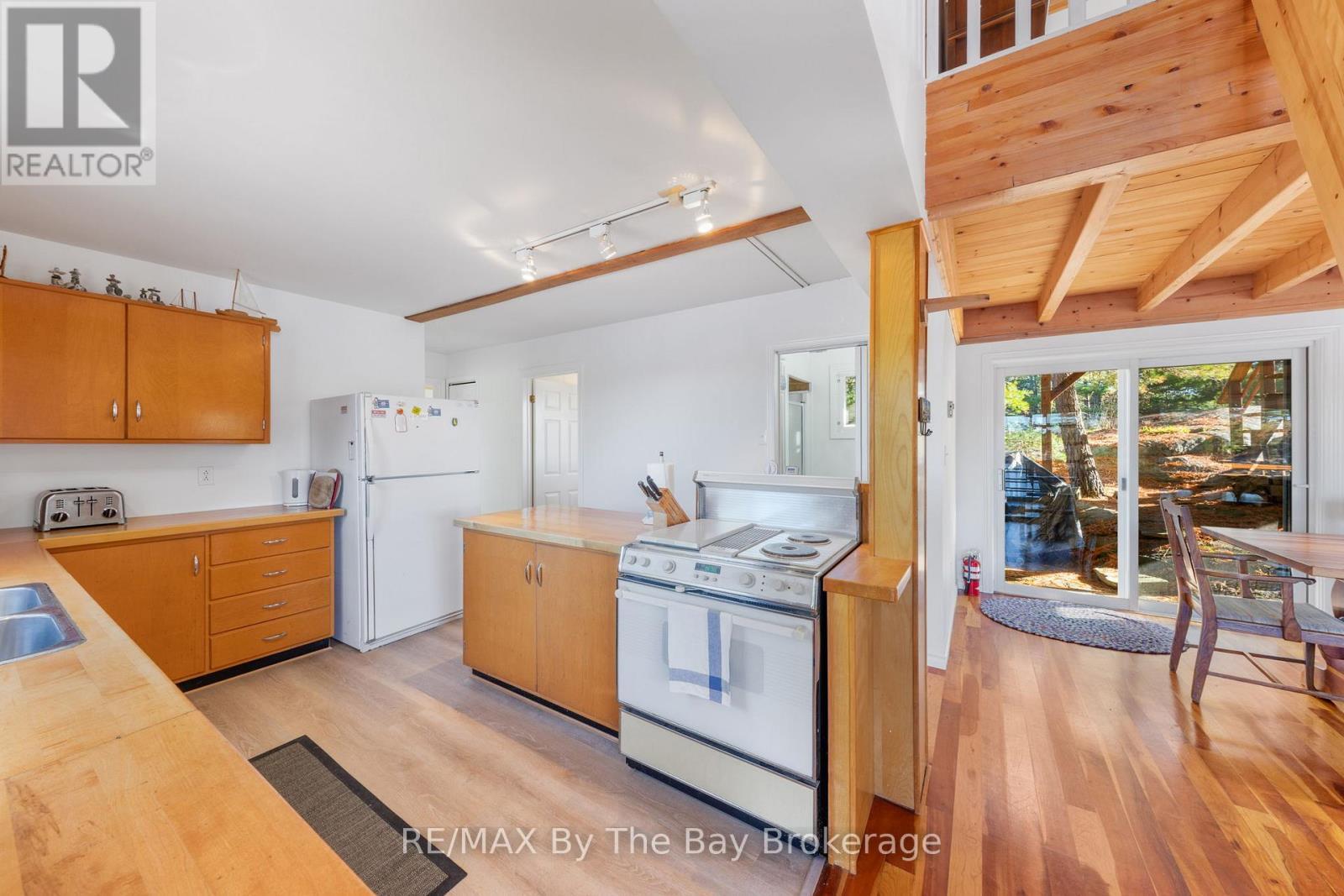 2 Island 2890, Georgian Bay (Gibson), ON - Indoor Photo Showing Kitchen With Double Sink