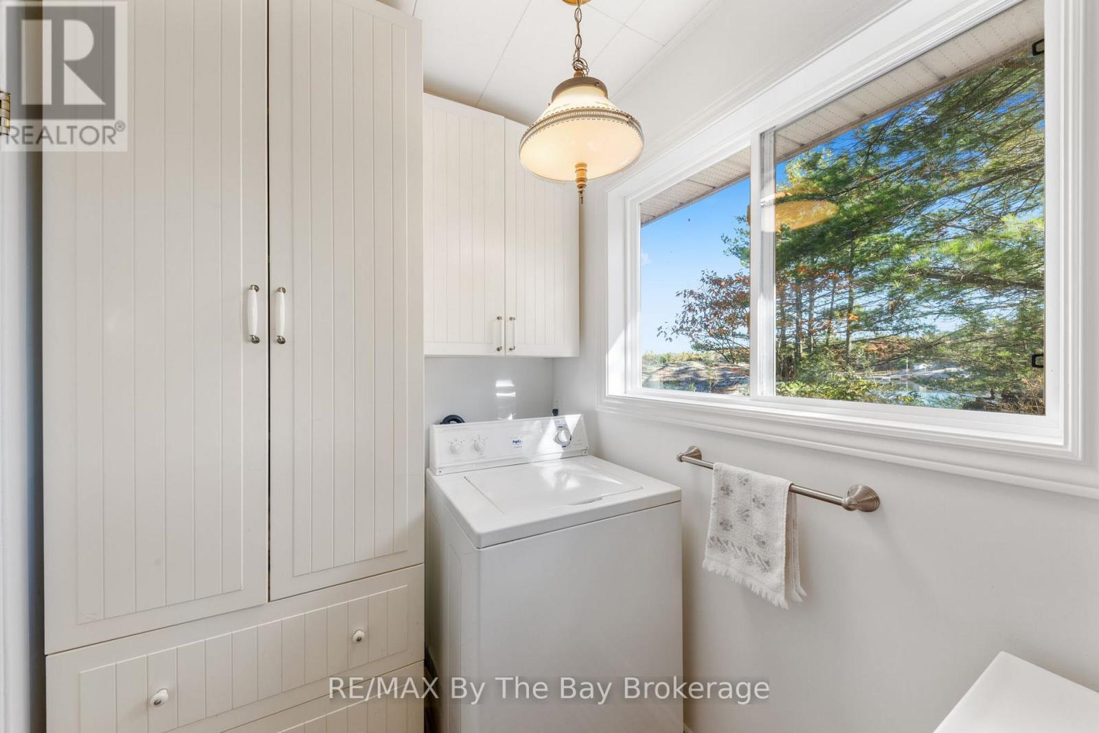 2 Island 2890, Georgian Bay (Gibson), ON - Indoor