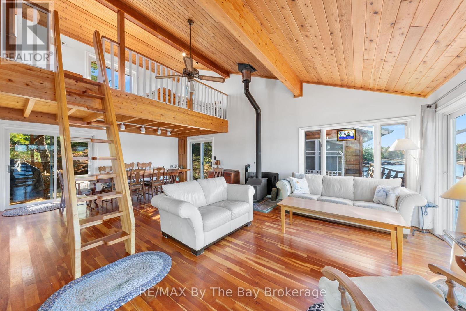 2 Island 2890, Georgian Bay (Gibson), ON - Indoor Photo Showing Living Room