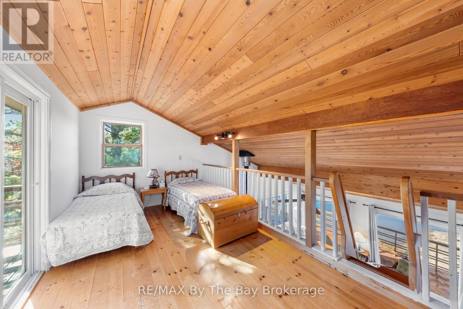 2 Island 2890, Georgian Bay (Gibson), ON - Indoor